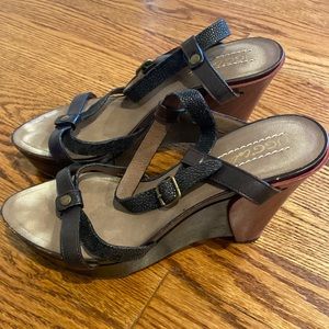 Ugg Leather Wedge Black Color Sandals